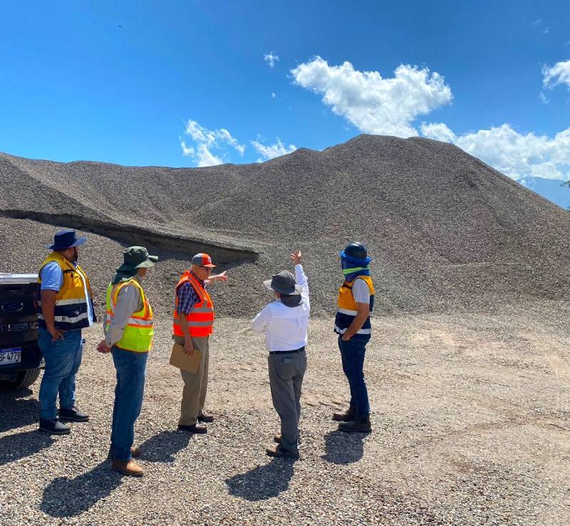 Personal Visita la planta de agregados Roberto Inestroza